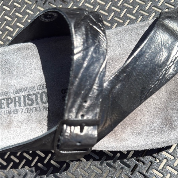Mephisto Women’s Silver Sandals - Picture 4 of 4